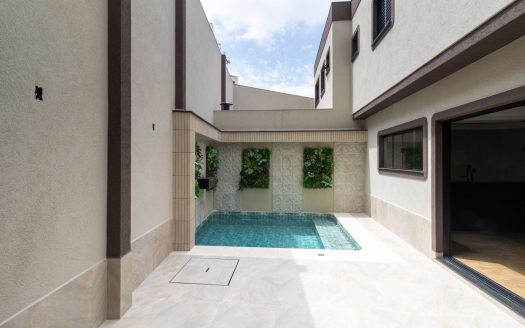 Sobrado novo com piscina à venda na Vila Barreto