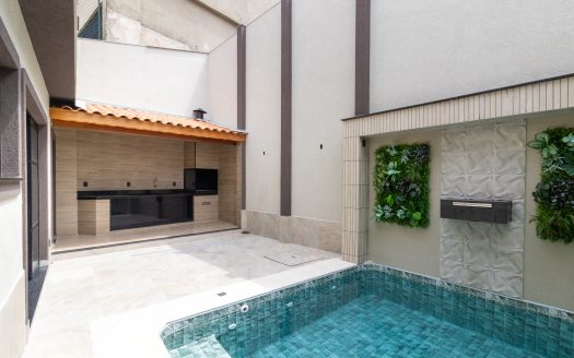 Sobrado novo com piscina à venda na Vila Barreto