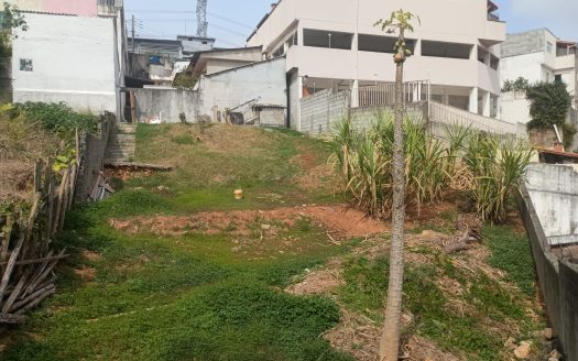 Investimento – Terreno de 520 m2 (10×52), com casas, na Vila Clarice – próximo da estação de trem