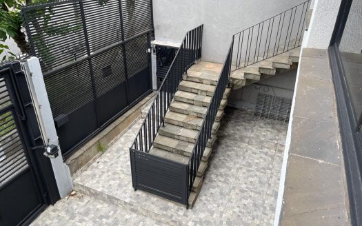 Casa assobradada com edícula à venda no Parque São Domingos