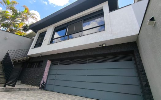 Casa assobradada com edícula à venda no Parque São Domingos