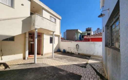 Casa assobradada em terreno 10 x 30 à venda no Piqueri