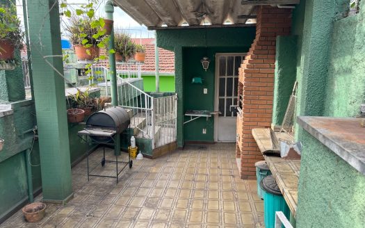Casa assobradada à venda na Vila Pereira Cerca