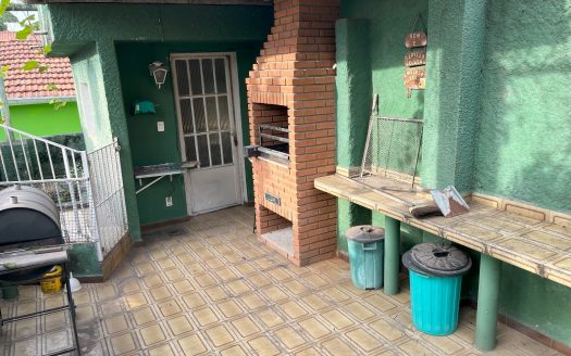 Casa assobradada à venda na Vila Pereira Cerca