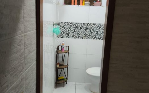 Amplo terreno de 453 m2 com 2 casas completas e independentes à venda no Jardim Felicidade